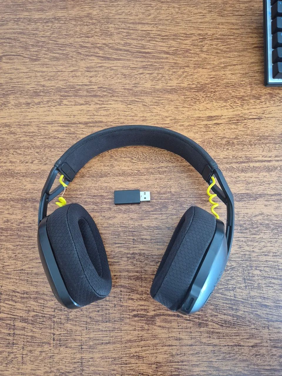 Headset Logitech G435 Lightspeed sem fio, Bluetooth, com dongle USB