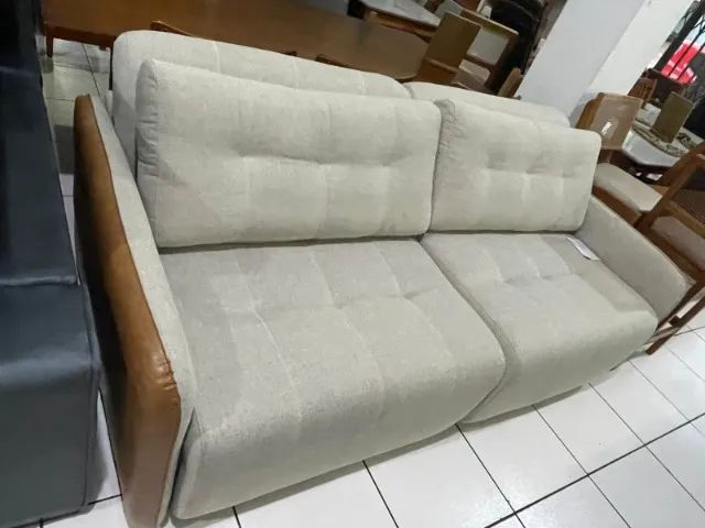 SOFA CAMA 2.20 MT LUXUOSO COM REVESTIMENTO DE COURINO 
