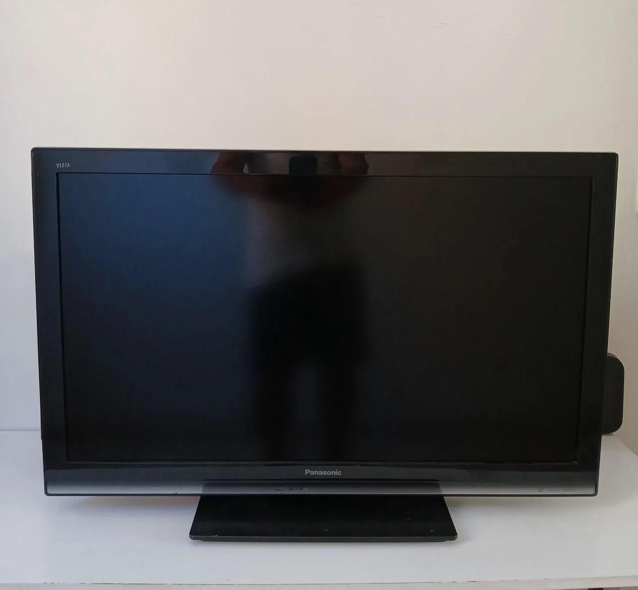Vendo TV Panasonic 32 polegadas mais 2 suporte de fixar TV na parede.