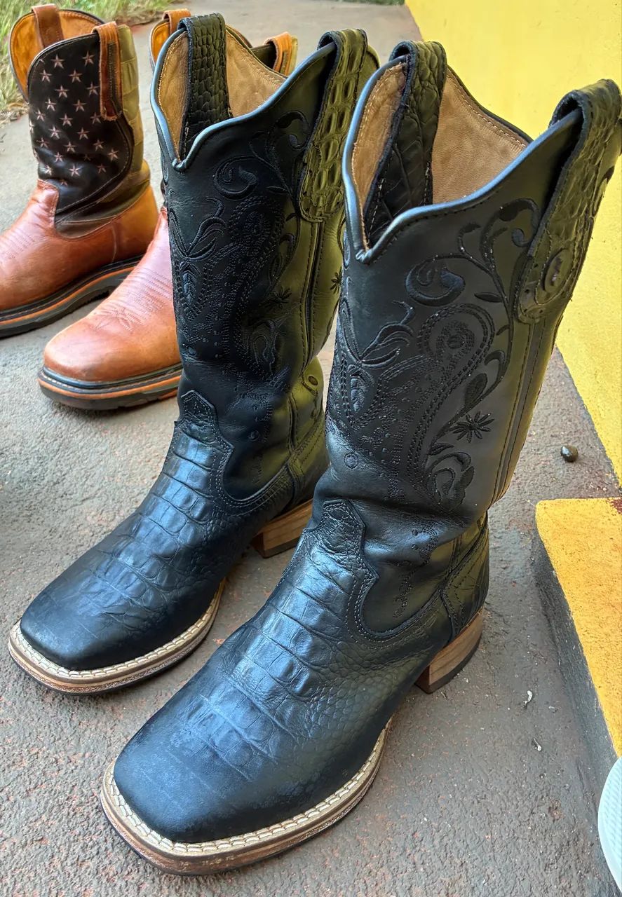 Bota couro de jacaré (imitação)
