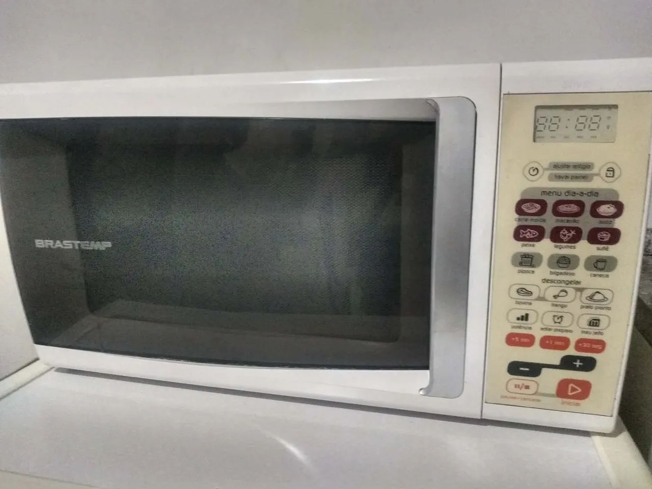 MICROONDAS BRASTEMP 31 LITROS PRATEADO ?