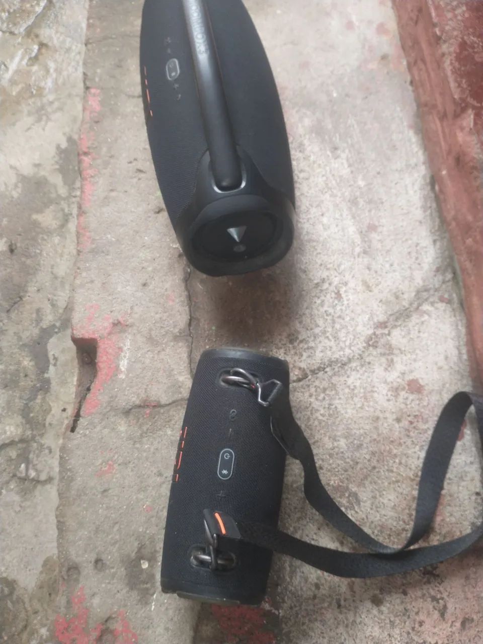 2 JBL xtreme e o boom box e pra vender. 