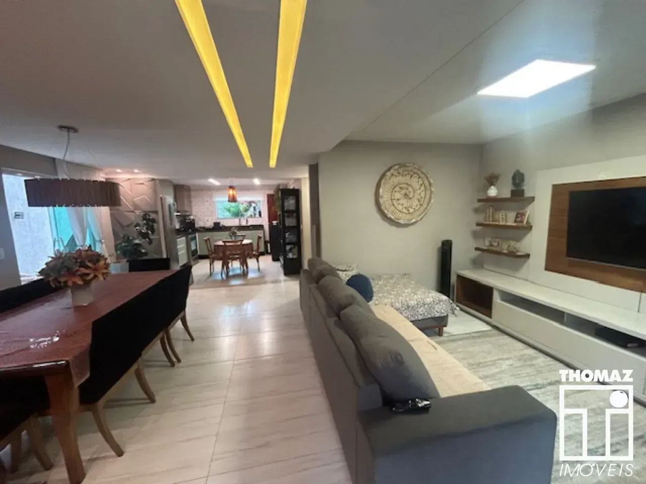CASA EM CONDOMINIO COM 3 QUARTOS SENDO 01 SUÍTE
