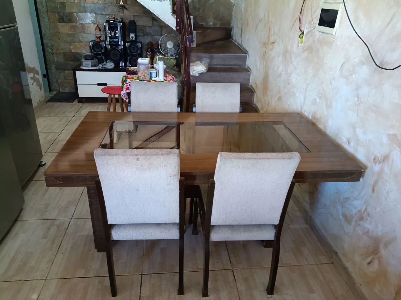 Vendo mesa bom estado com 4 cadeiras  - Foto 4