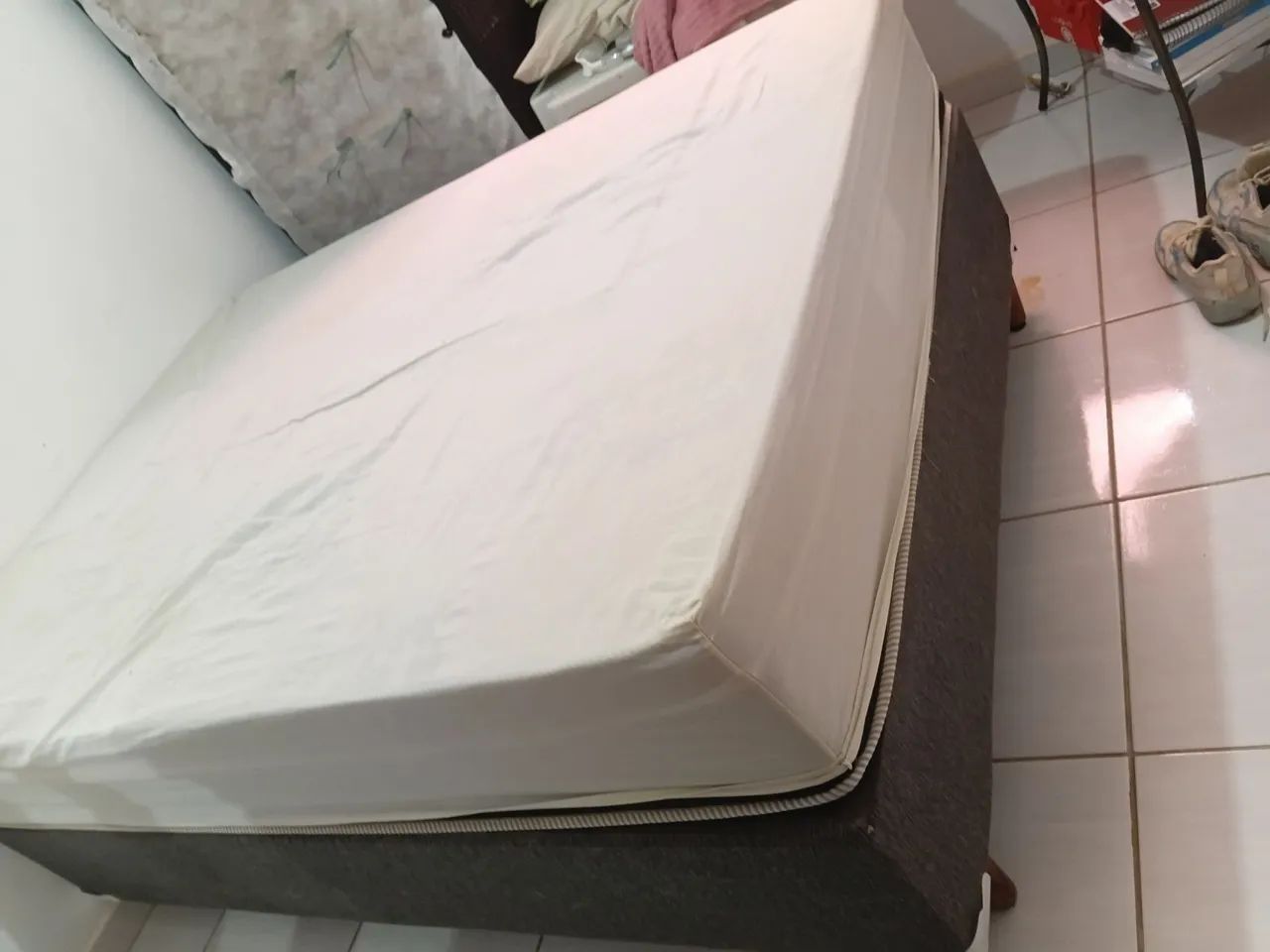 Vendo uma cama box 