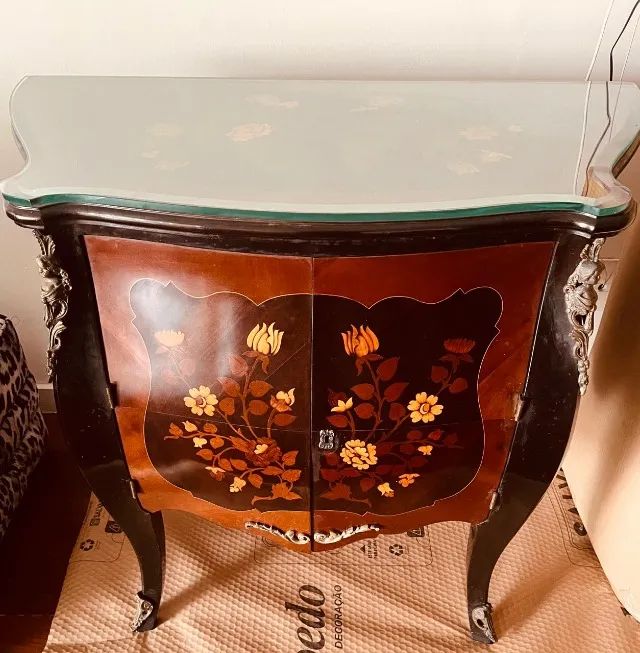 Cômoda bombé antiga para sala
