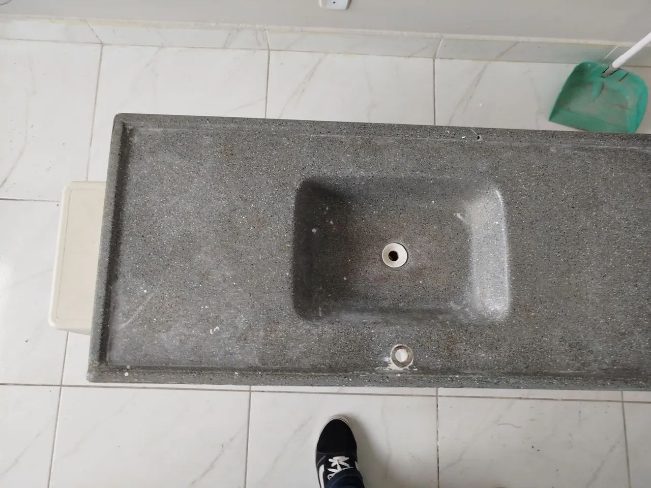 Vendo pia de cozinha e acessórios 