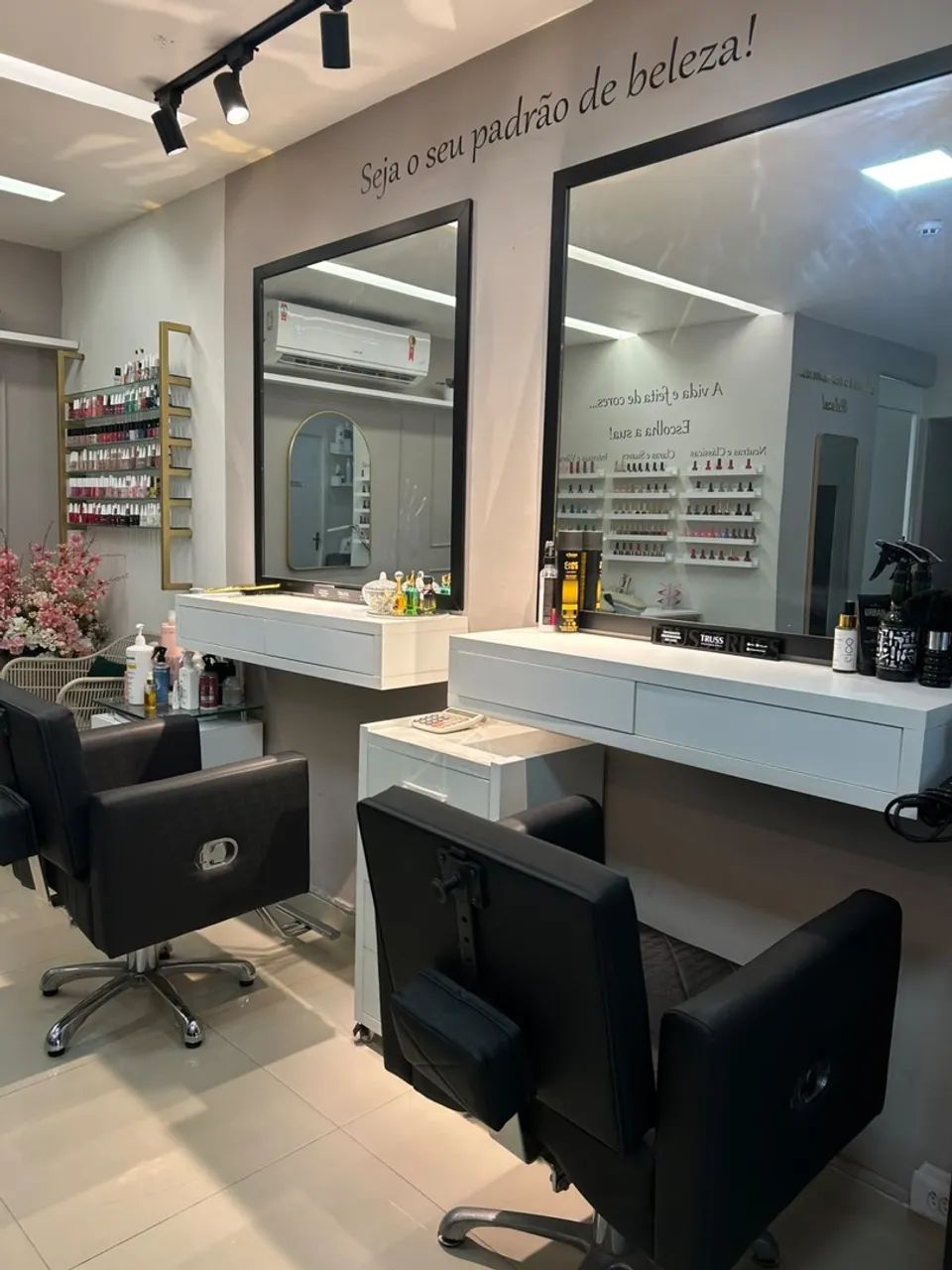 Vaga para Nail Designer 
