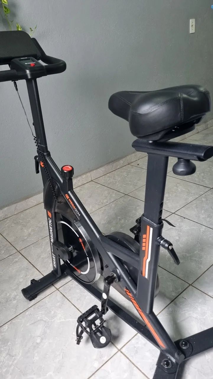 Bicicleta ergometrica spinning suporta até 125kg - Foto 2