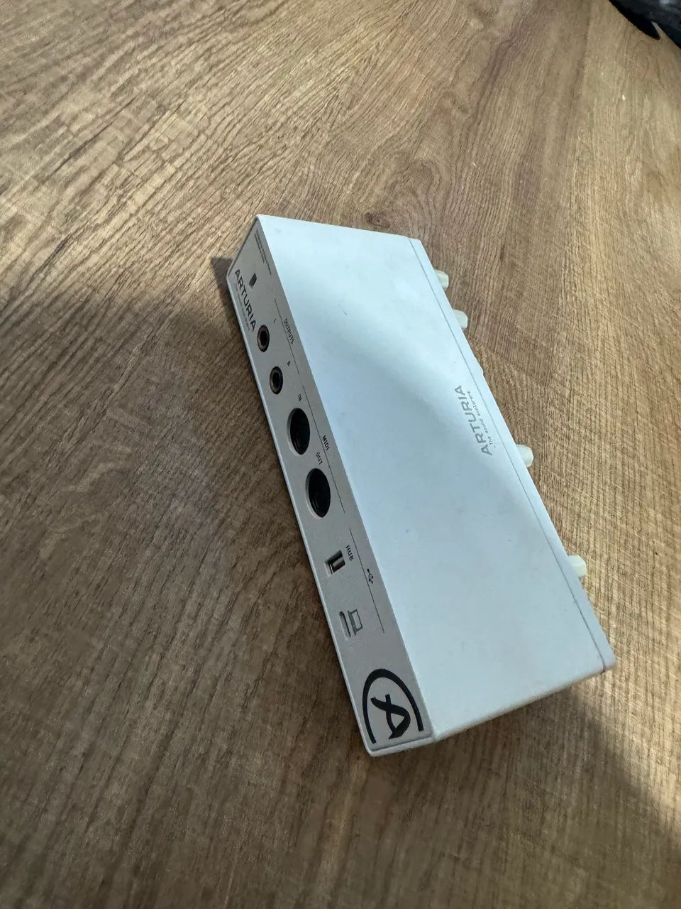ARTURIA MINIFUSE 2 - interface de áudio profissional