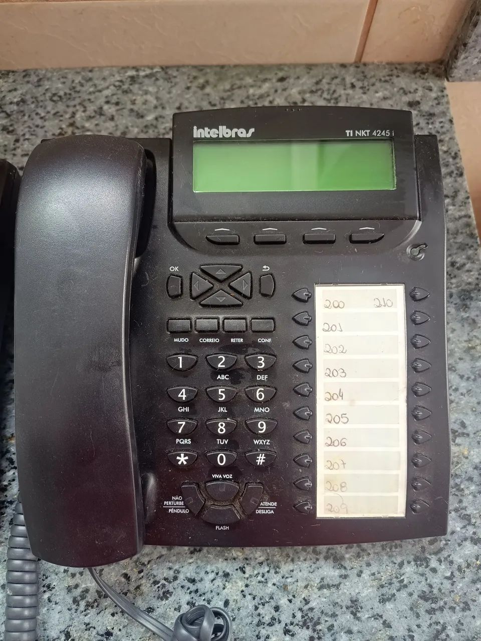 Lote com 4 telefones, dois telefones digitais Intelbras , um telefone Elgin e um Nos-Tel. - Foto 3