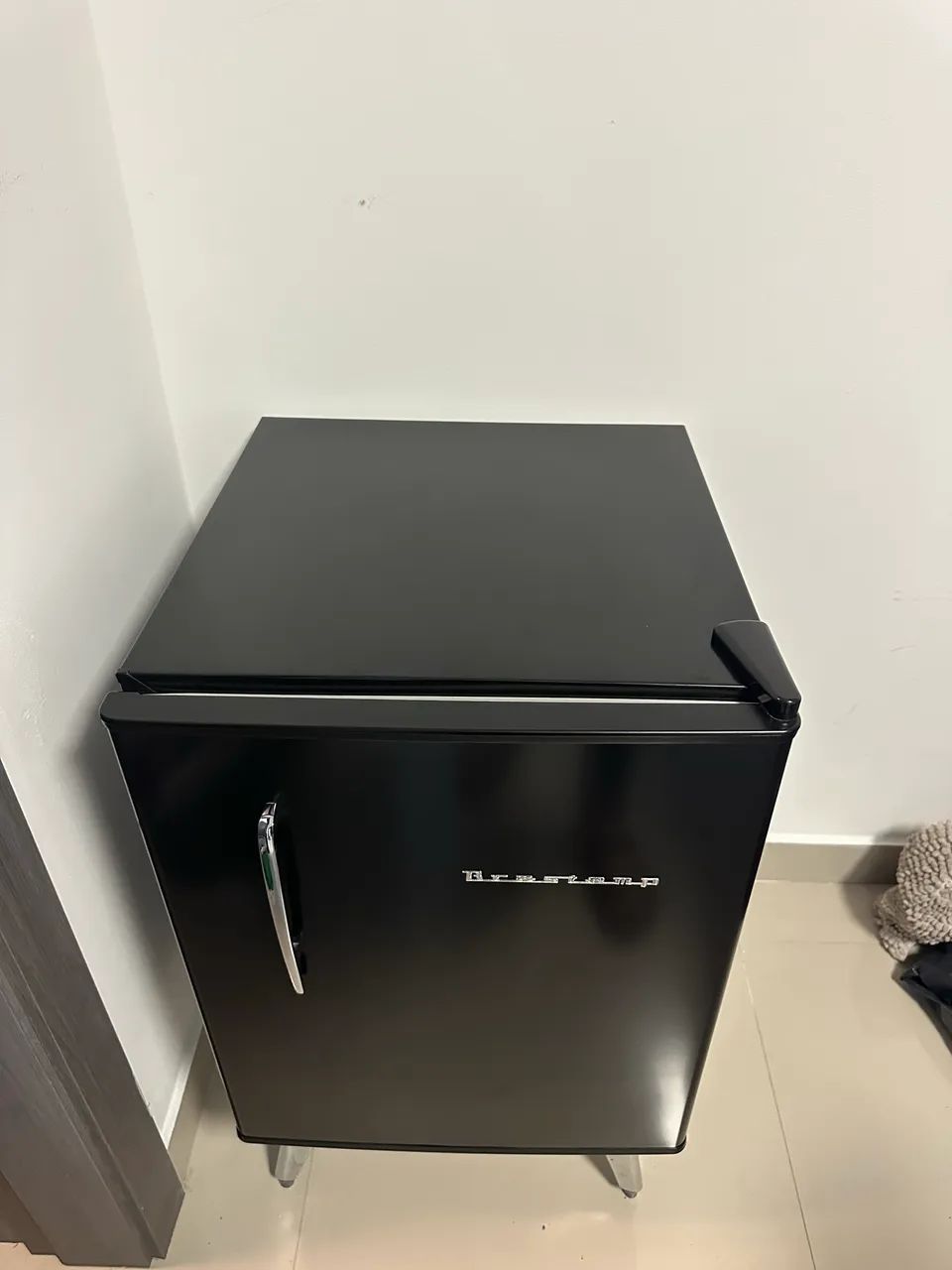 Frigobar retrô preto Brastemp  - Foto 2