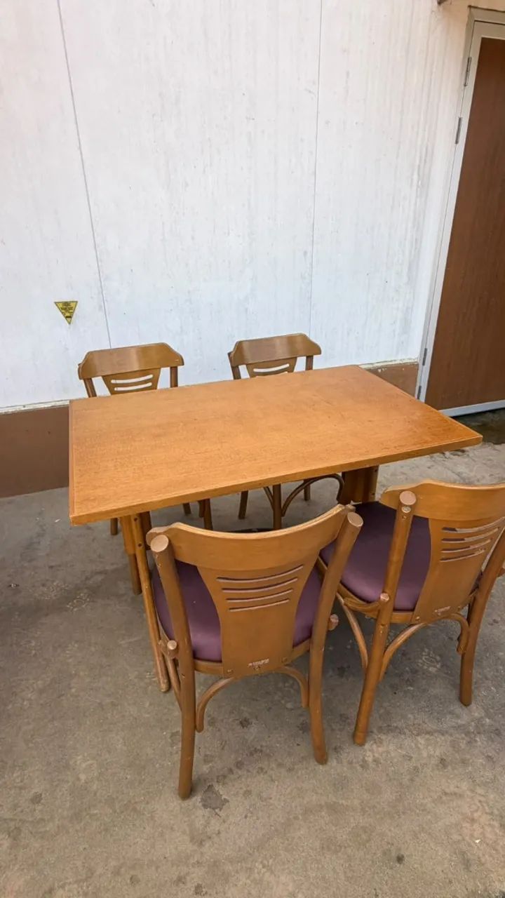 Conjunto de Mesa + 4 cadeiras de madeira - Foto 3