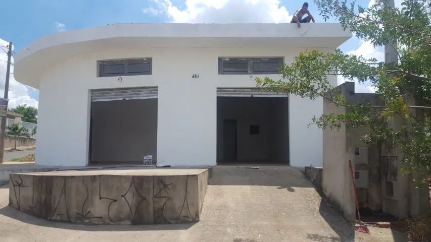 Conjunto de salões e terreno anexo - Foto 2