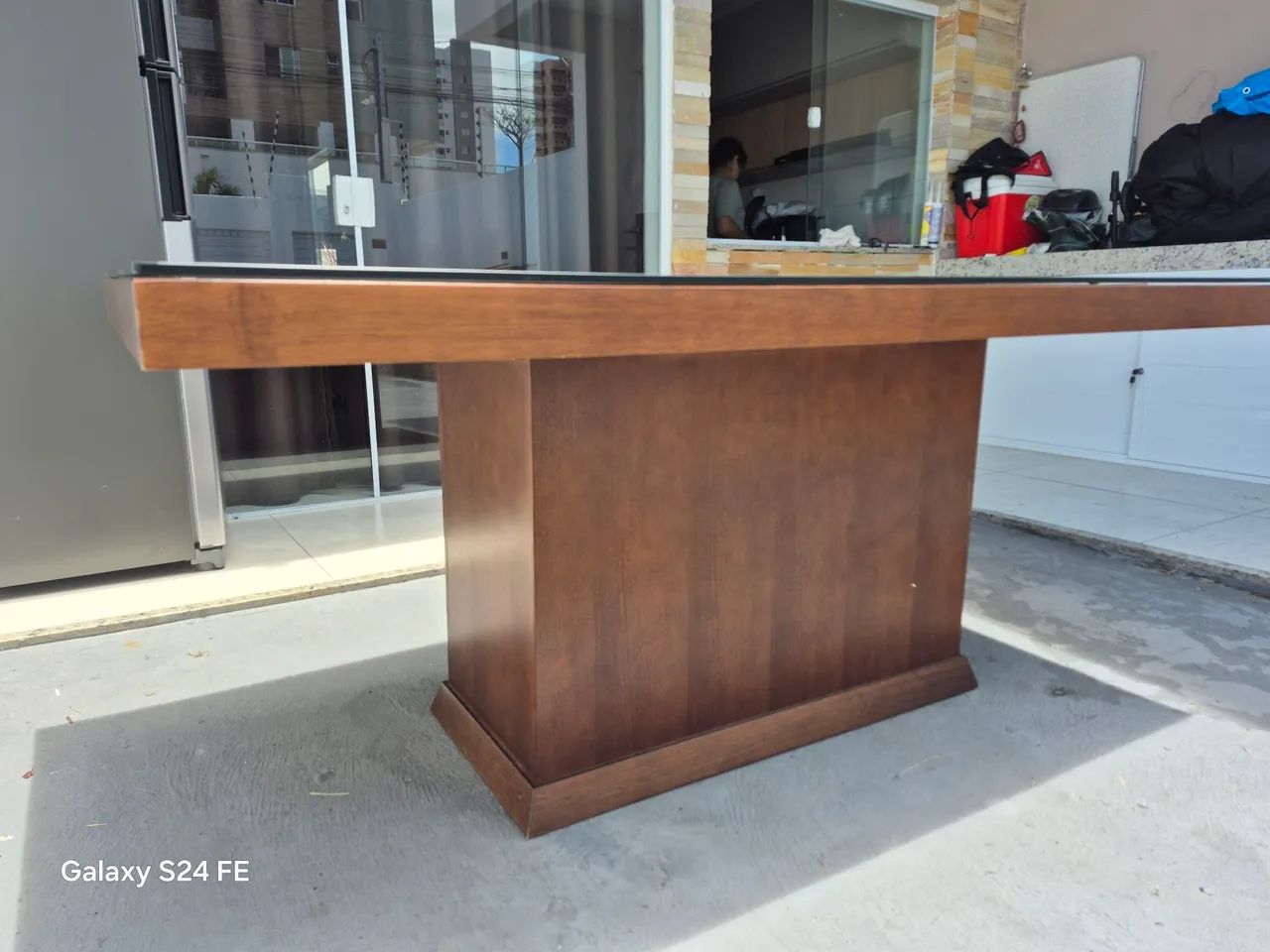 Conjunto de mesa com 6 cadeiras. - Foto 3
