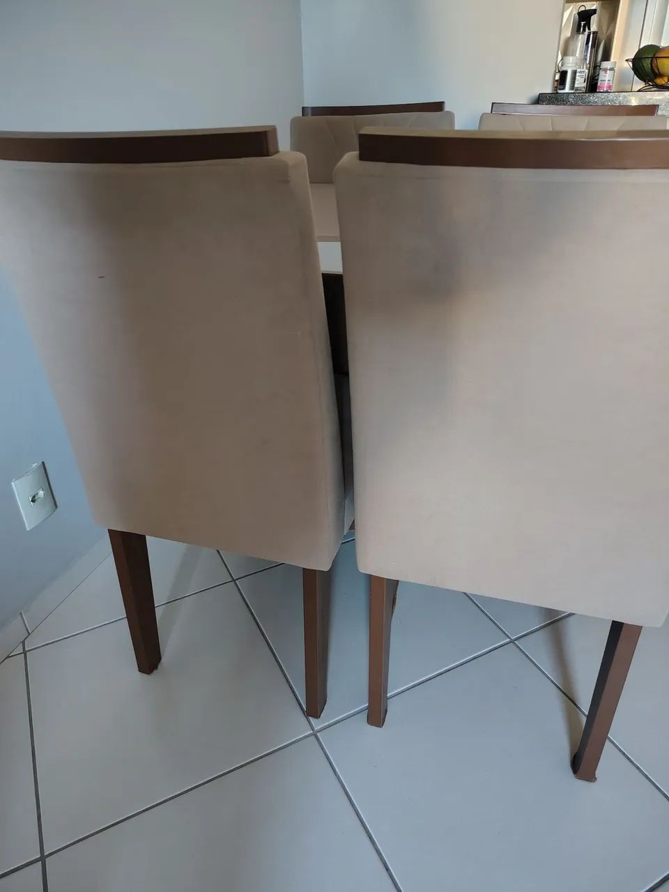 Mesa de vidro com quatro cadeiras  - Foto 3