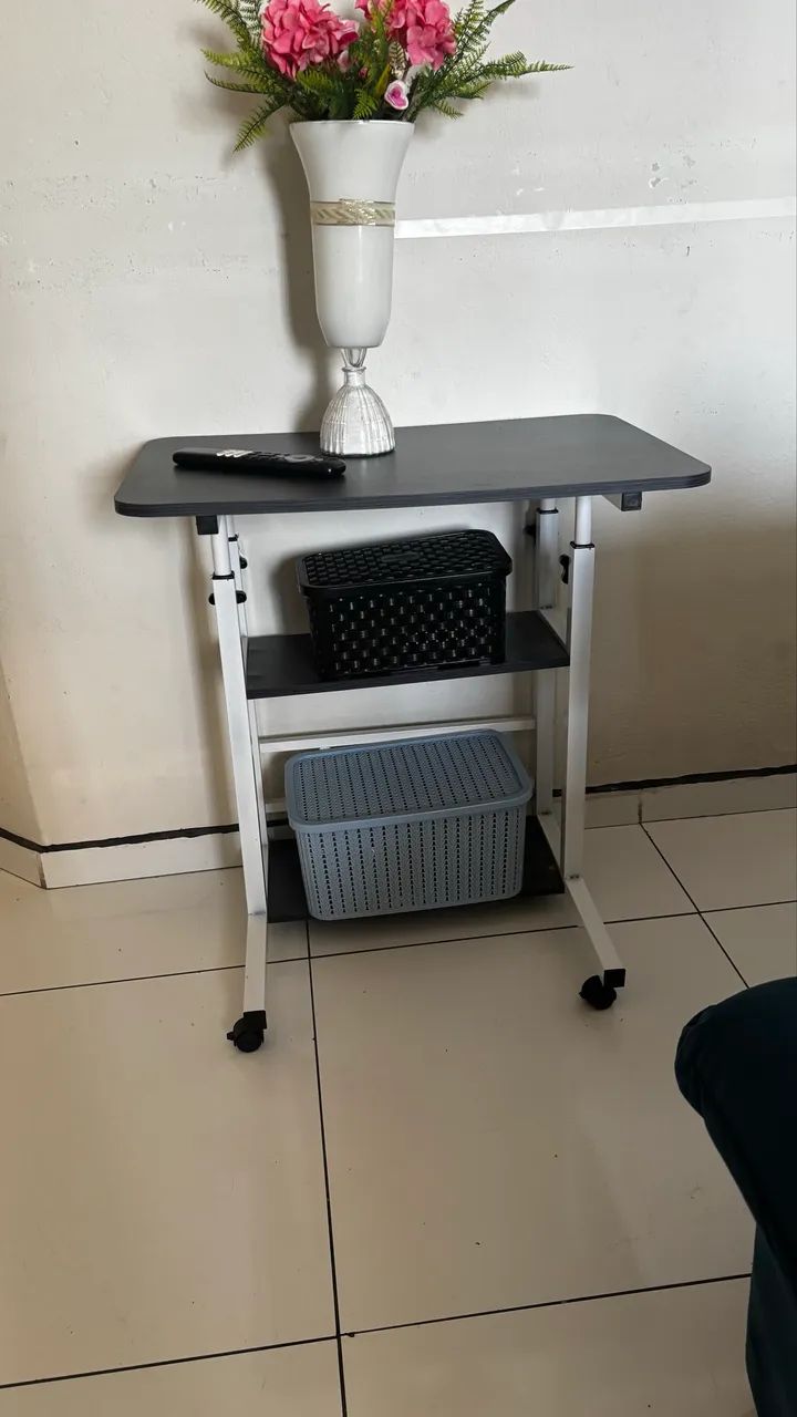 Mesa para Notebook com Rodízios e Regulagem de Altura - - Foto 3