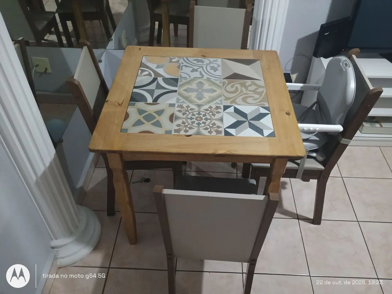 Mesa de jantar com 4 cadeiras seminovos  - Foto 2