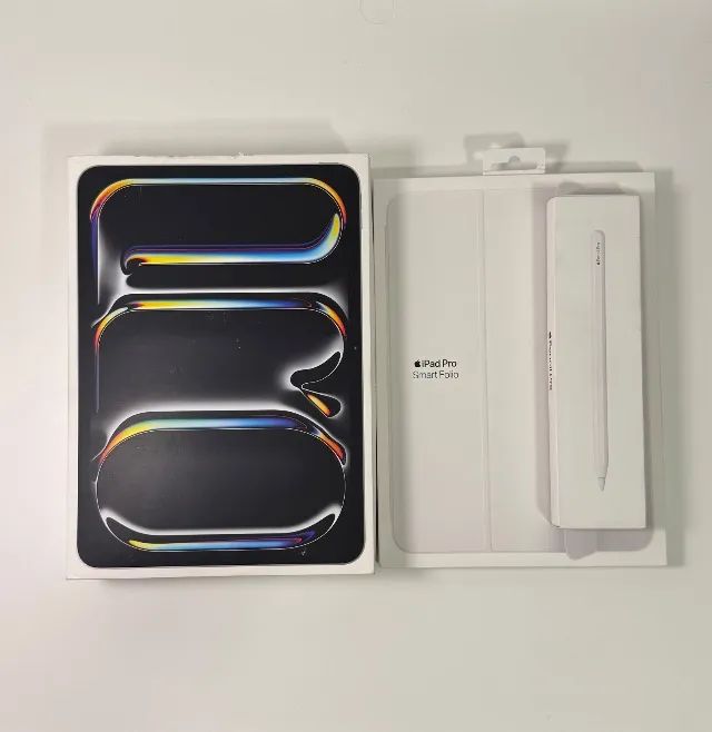 iPad Pro M5 11 polegadas 256 GB - Prateado + Apple Pencil Pro + Smart Folio - Branco