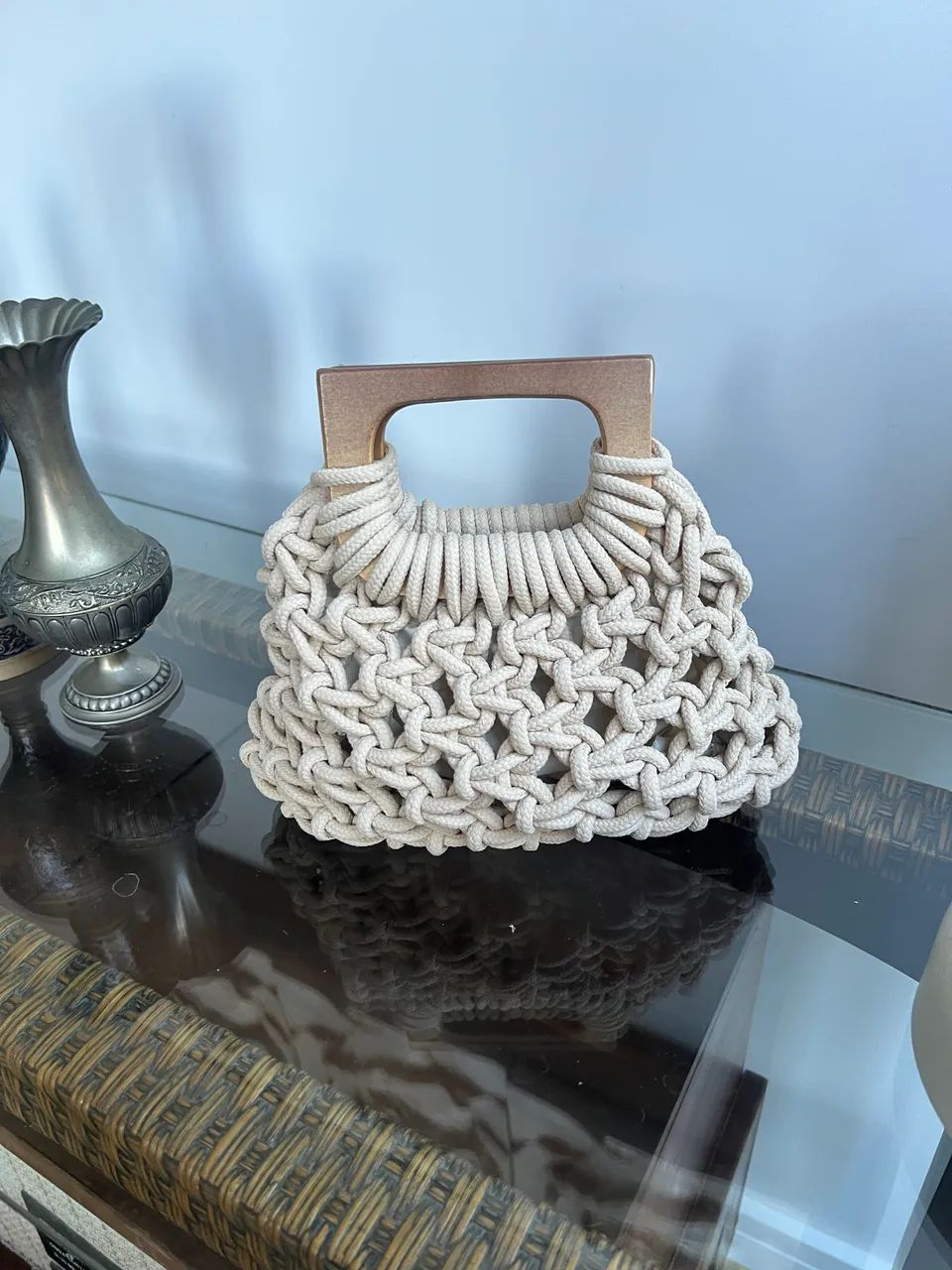 Bolsa em macramê com alças de madeira - Foto 2