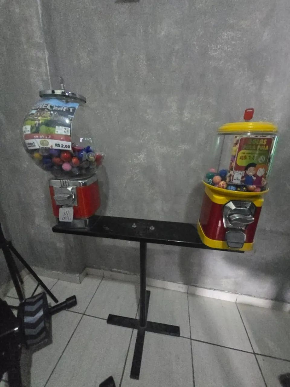 Duas Máquinas Vending Machine + tripé e suporte