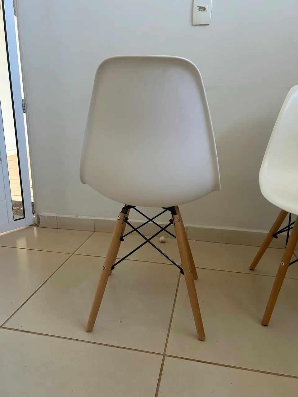 Cadeiras Eames Eiffel - Lindas - Foto 2