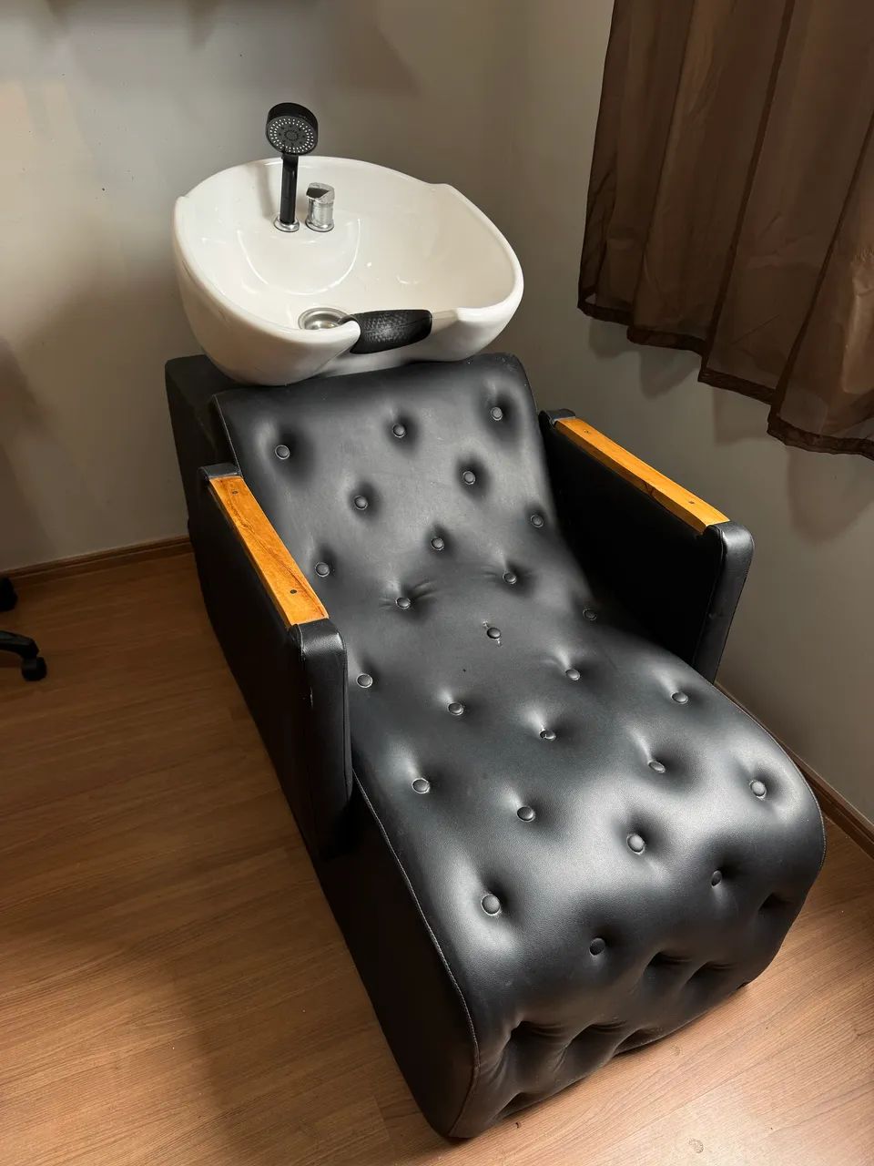 LAVATÓRIO E CADEIRA HIDRÁULICA / SALÃO  - Foto 3