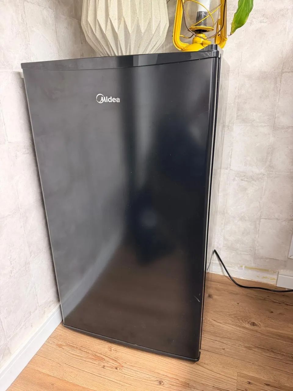 Frigobar 90 litros 