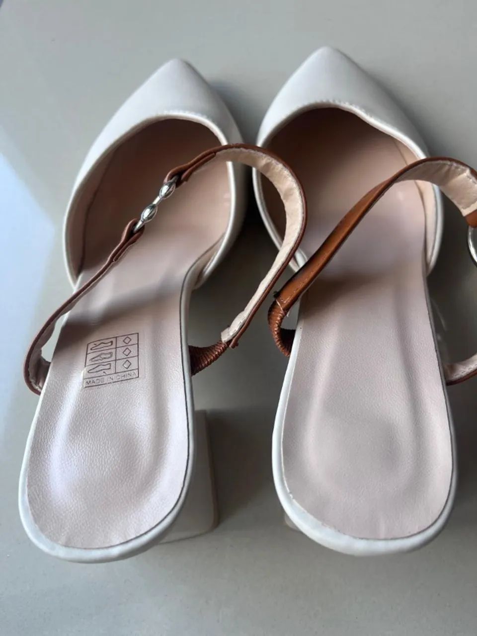 Mule feminino bege e marrom