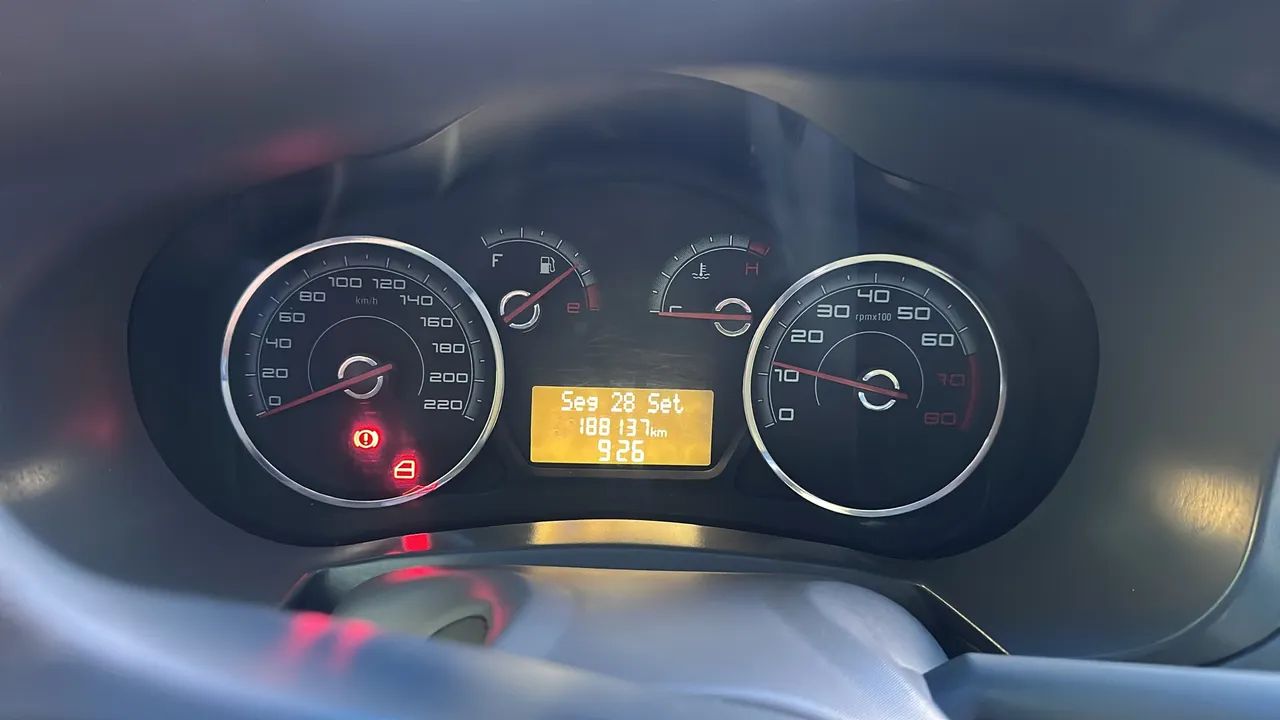Fiat Palio Attractive 1.0 EVO Fire Flex 8V 5P 2014 - Foto 4