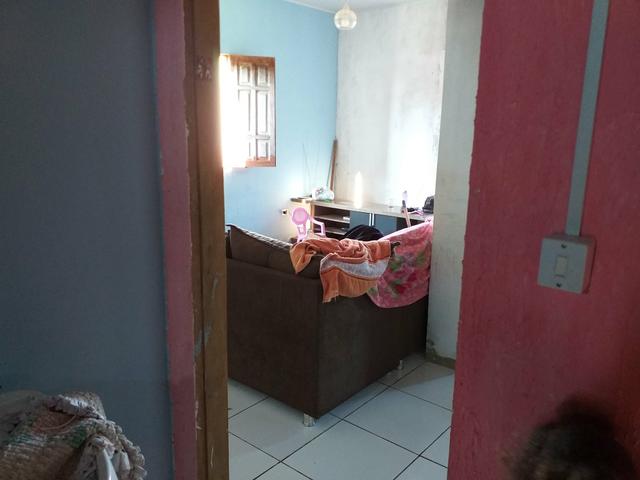 Vende-se esta casa aceito carro no negócio - Foto 4