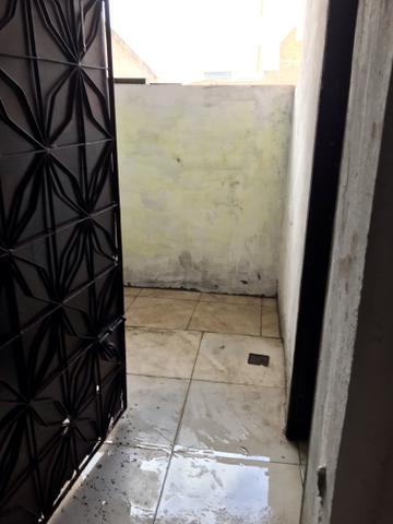 Alugo uma casa no segundo piso bem pertinho do centro - Foto 6