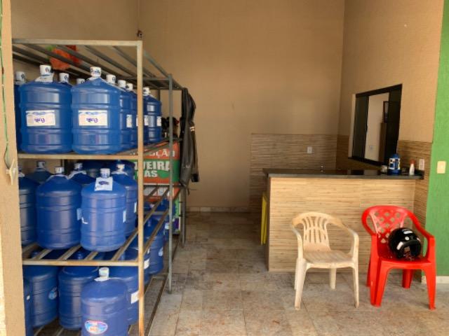 Depósito de gás com residência com piscina no fundo - Foto 2