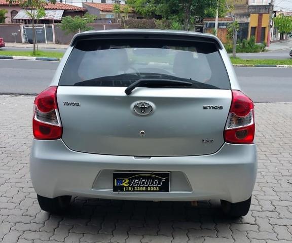 ETIOS 1.3 X HATCH FLEX COMPLETO 4P MANUAL 2015 TROCO E FINANCIO - Foto 8