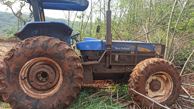 Trator 7630 preparado para uso florestal com Mini skidder