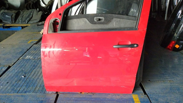 Porta lado esquerdo dianteiro Fia Mobi - Foto 2