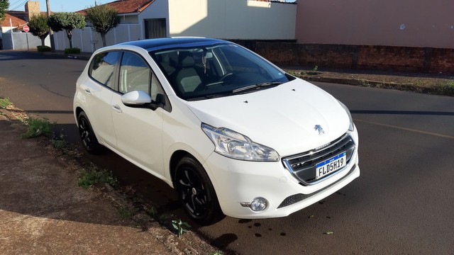PEUGEOT 208 1.5 ALLURE