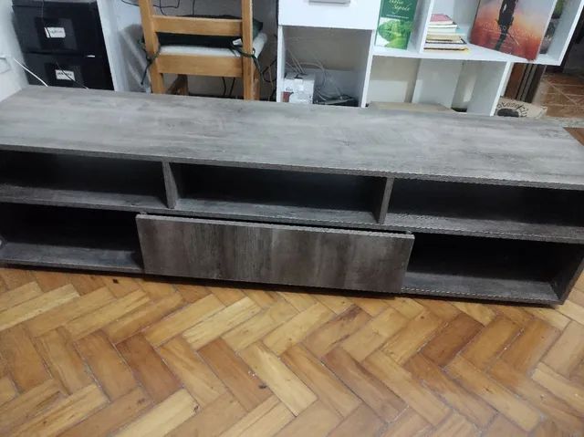 Vendo rack de sala cor castanho em MDF único dono. R$ 130 reais. 