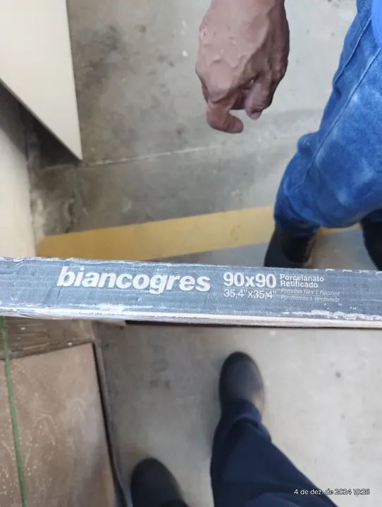 Vendo duas caixas de piso Biancogres 90*90.