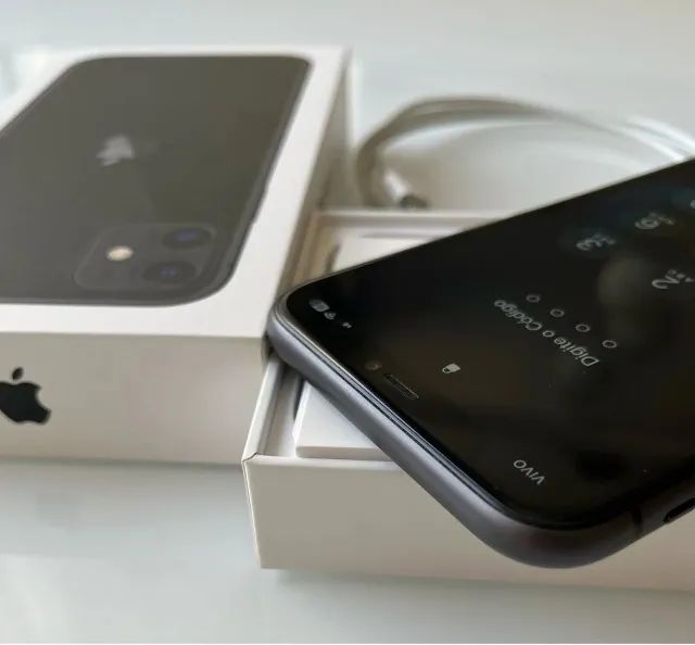 iPhone 11 de 64gb semi novo com caixa  - Foto 2
