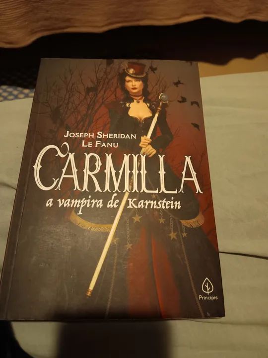 Livro Carmilla - A Vampira de Karnstein (Joseph Sheridan Le Fanu)