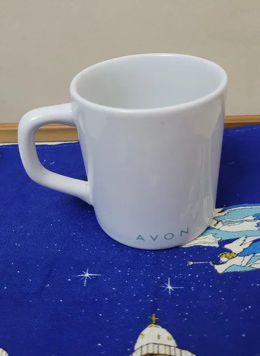 Caneca Pozzani em Porcelana Comemorativa 40 anos Avon. - Foto 2