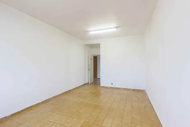 SALA COMERCIAL NO CRUZEIRO, 25M², VISTA LIVRE E BANHEIRO PRIVATIVO.