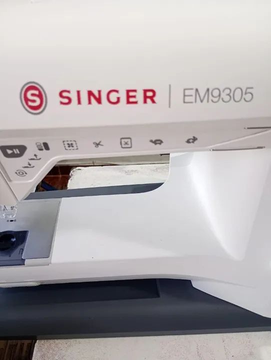 Máquina de bordar Singer EM9305. Nova. - Foto 4