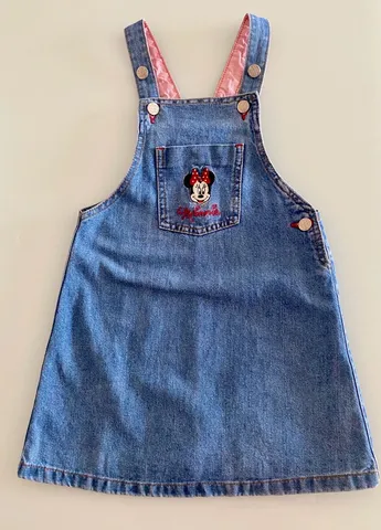 Vestido jardineira Minnie jeans