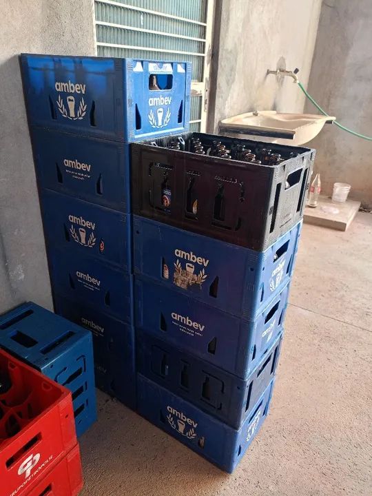 Engradados de cerveja profissa e coca retornável 