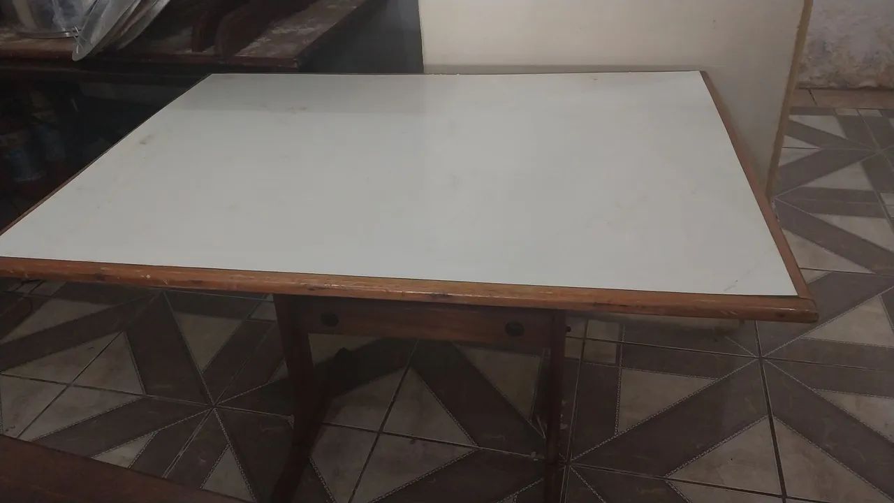 Mesa de madeira com tampo branco - Foto 2