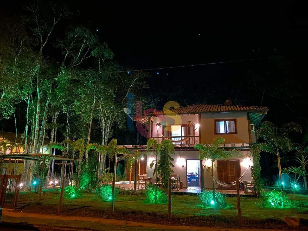 Casa com 5/4 no Condominio Vilas de São José