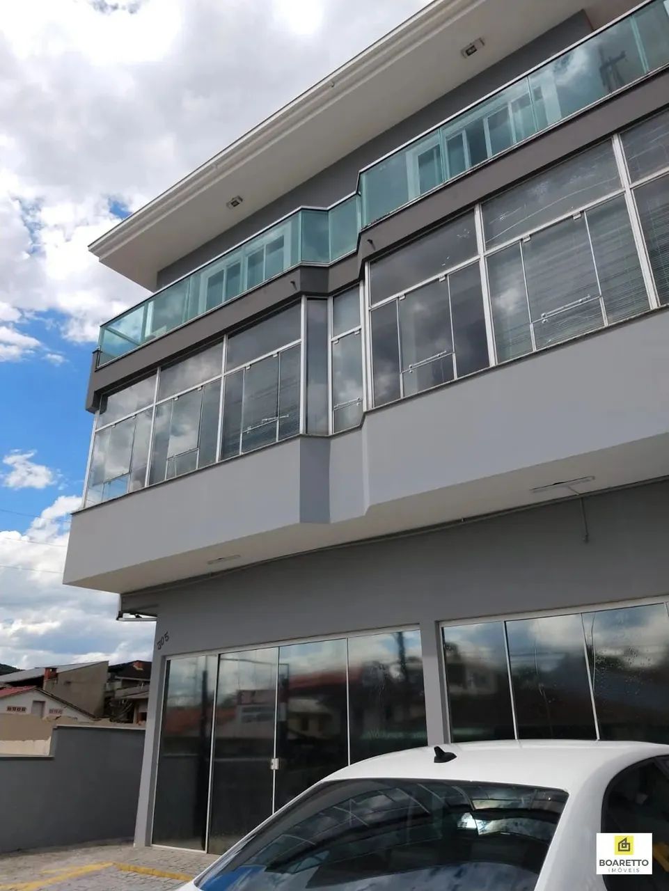 Ponto comercial à venda com duas salas comerciais e dois apartamentos, sendo um deles a co - Foto 4