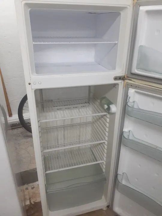 Geladeira cônsul 340litros 110volt funcionado tudo perfeitamente  - Foto 4